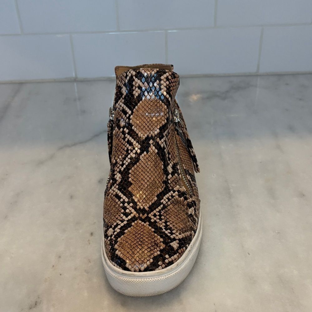 Steve Madden Shoe Boot Sneaker Caliber Hidden Wedge Snakeskin Python Booties - Picture 4 of 17
